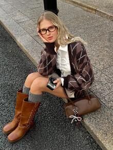 MainGRL 女式落肩长袖费尔岛提花针织开衫，秋冬 - 咖啡棕 - 查看 5