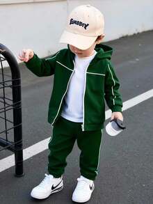 Màu xanh lá cây đậm