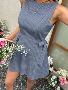 SHEIN LUNE 夏季休闲度假亚麻条纹杏色束腰紧身迷你连衣裙女士优雅独特通勤前扣无袖条纹休闲迷你连衣裙，春夏，修身圆领吊带背心连衣裙，亚麻条纹面料，办公室通勤连衣裙优雅时尚通勤，法式度假装，办公室警笛风格服装，女士夏装，茶会连衣裙 - 霧霾藍 - 查看 3