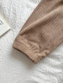 SHEIN Vintaside Kids 2 件套幼儿男童卡其色灯芯绒拼布毛绒休闲街头服饰，秋冬 - 彩色 - 查看 7