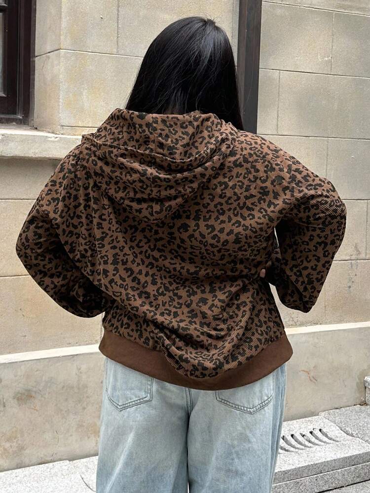 Dazy Plus Plus Size Women Zip-Up Leopard Print Loose Fit Pullover Sweatshirt, Street Style Sweatshirts