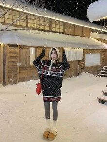 DAZY Conjunto Casual de 2 Peças com Suéter de Malha Folgado de Manga Longa com Estampa de Floco de Neve e Saia Midi de Malha, Outono/Inverno, Natal, Ano Novo - Multicolorido - Visão 6