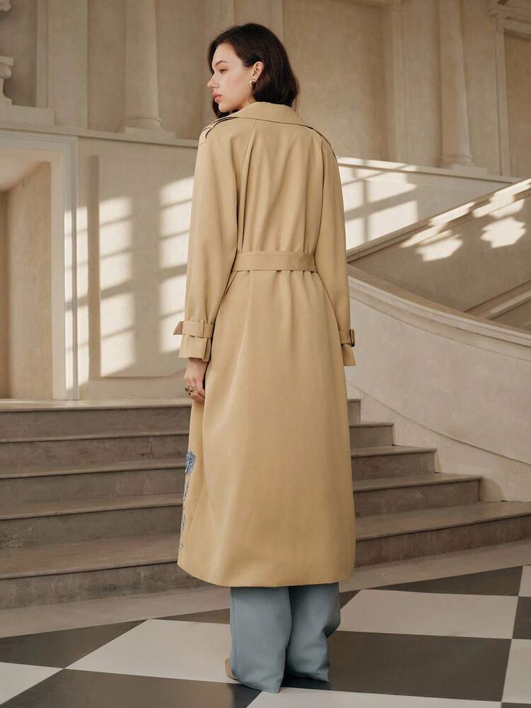 Anewsta Savoree Abrigo largo de trinchera con cinturón, manga raglán, bordado floral 3D asimétrico y contraste de unicolor hecho a mano