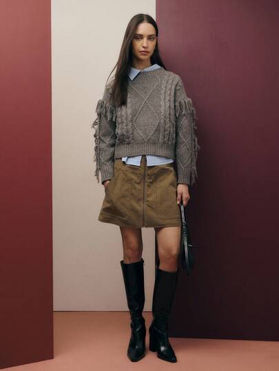 Nöista This Brown Mini Skirt In Soft Corduroy Adds Texture To Any Fall. Featuring Front Pockets And A Zipper Closure, It's A Versatile Piece For Autumn And Winter Looks When Paired With Boots Or Tights.