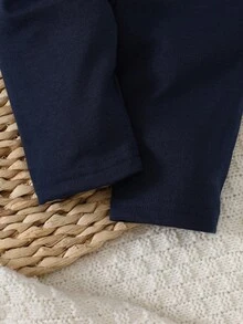 SHEIN 2件套新生男宝宝蓝白条纹印花棕色口袋长袖连体衣和弹力长裤套装，柔软舒适，适合居家和户外活动，秋季适用，婴儿连体衣，男宝宝长裤，新生儿服装，0-9个月男宝宝秋冬装 - 彩色 - 查看 6