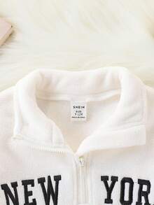 SHEIN 2pcs/Set Toddler Boys/Girls Fleece-Lined White Stand Collar Sweatshirt And Wide-Leg Denim Pants Outfit, Comfortable, Versatile, Fashionable, Cute Letter Embroidery, Simple Style, Suitable For Indoor, Outdoor, Daily Wear, Sports, Play, Party, Photo Shoot, Holiday, Back To School, Tracksuit, Streetwear, Joggers, Halloween Baby Jeans Set Baby Fleece Pullover And Jeans Set Baby Boy Clothes Winter Outfit Set Baby Boy Casual Set Fall