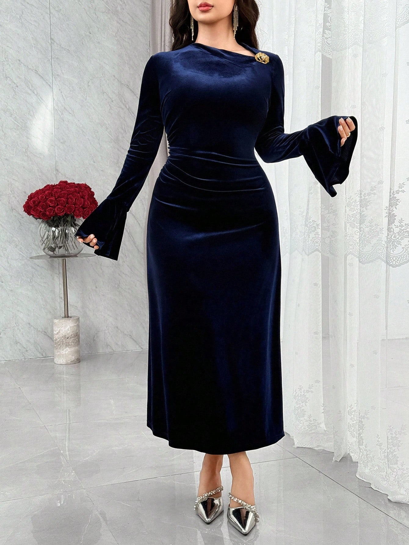 Feyla فستان أنيق مصمم بخصر ضيق مرتفع من الحرير الأ...