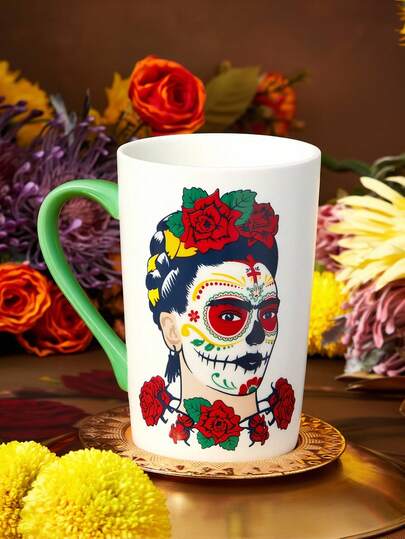 Frida Kahlo X SHEIN 1 pieza Taza de cerámica de 400ml con gráfico de figura, resistente al calor y al frío, apta para microondas y lavavajillas, adecuada para agua, leche, jugo, café, elegante y artística Día de los Muertos, Día de los Muertos, Día de los Muertos, Esqueleto y Floral, Esqueleto, Cempasúchil, Calaveras de Azúcar, Vela, Cempasúchiles Mexicanos