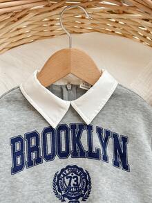 SHEIN 2 件女婴可爱百搭字母图案领子运动衫和迷你裙套装，秋冬