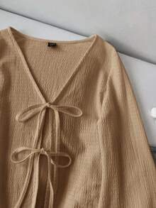 Blusa casual de mujer de unicolor con puños de lazo, mangas acampanadas, cuello en V, blusa con lazo delantero, top de punto con mangas acampanadas, top estilo Cottagecore, casual - Caqui - Ver 3