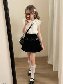 تنورة مبرمجة مزينة بفيونكة سوداء للبنات الصغيرات، بتصميم بسيط وجميل، من الأقمشة الناعمة والمريحة، مناسبة للاستخدام اليومي والخارجي والسفر والعطلات والمنزل وحضانة الأطفال في فصلي الخريف والشتاء، وأيضًا لحفلات عيد الميلاد والعودة للمدرسة والحفلات، وتناسب جميع الملابس