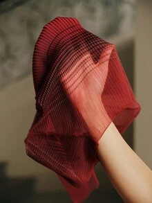 Anewsta Camiseta de manga corta ajustada con efecto ombré y tela semitransparente elástica - Burdeos - Ver 8