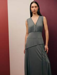 Nöista 优雅长款连衣裙，正面采用柔软垂坠设计，腰部线条流畅。无论是休闲春假装扮、派对造型，还是优雅场合，都能轻松驾驭。兼具舒适与精致，打造从日间到夜晚的百变造型。 - 卡其色 - 查看 5