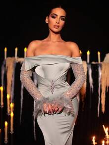 Glamrae Elegante vestido de gala con hombros descubiertos, mangas largas transparentes, puños con plumas, cintura adornada y cola de pez, en color verde guisante, adecuado para todas las ocasiones formales