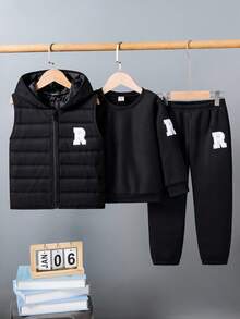SHEIN 3件組小男孩休閒加厚外套背心、抓絨圓領字母刺繡運動衫與長褲，適合秋冬戶外穿著 - 黑色 - 查看 3
