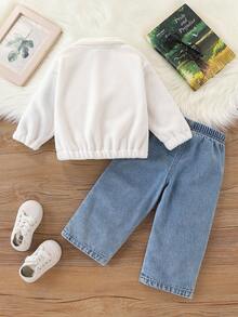 SHEIN 2pcs/Set Toddler Boys/Girls Fleece-Lined White Stand Collar Sweatshirt And Wide-Leg Denim Pants Outfit, Comfortable, Versatile, Fashionable, Cute Letter Embroidery, Simple Style, Suitable For Indoor, Outdoor, Daily Wear, Sports, Play, Party, Photo Shoot, Holiday, Back To School, Tracksuit, Streetwear, Joggers, Halloween Baby Jeans Set Baby Fleece Pullover And Jeans Set Baby Boy Clothes Winter Outfit Set Baby Boy Casual Set Fall