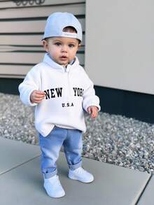 SHEIN 2pcs/Set Toddler Boys/Girls Fleece-Lined White Stand Collar Sweatshirt And Wide-Leg Denim Pants Outfit, Comfortable, Versatile, Fashionable, Cute Letter Embroidery, Simple Style, Suitable For Indoor, Outdoor, Daily Wear, Sports, Play, Party, Photo Shoot, Holiday, Back To School, Tracksuit, Streetwear, Joggers, Halloween Baby Jeans Set Baby Fleece Pullover And Jeans Set Baby Boy Clothes Winter Outfit Set Baby Boy Casual Set Fall