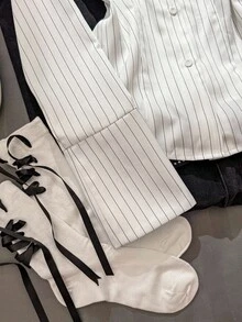 SHEIN EZwear 女式休闲简约 Y2K 黑白条纹前扣长袖衬衫，长袖上衣，垃圾摇滚风格 OOTD 必备单品 - 黑與白 - 查看 4