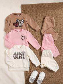 SHEIN Playful Pals 3 件婴幼儿彩色长袖印花卫衣套装，针织圆领上衣和裤子，时尚心形印花长袖连帽衫和裤子，适合秋季 - 彩色 - 查看 1