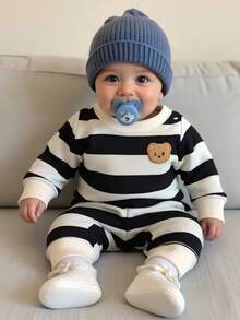SHEIN Neugeborenen Jungen Schwarz-Weiß gestreiftes Top mit Rundhalsausschnitt und Langarm mit Teddybär Muster, kombiniert mit Hose in der gleichen Farbe, modisch, lässig, einfach und süß