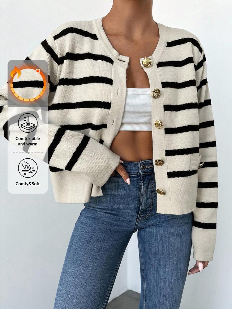 Gestreept vest met knopen aan de voorkant