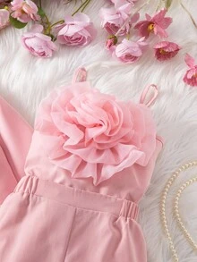 Sparklyn 3件套女童都市优雅西装外套、3D花卉装饰背心和裤子套装，展现精致别致的都市气息。西装外套散发着成熟优雅的气质，3D花卉背心设计独特，裤子则兼具舒适和时尚感。 - 粉色 - 查看 4