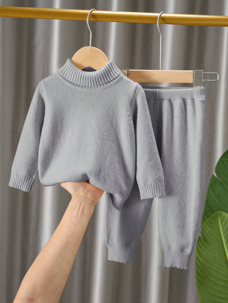 SHEIN 2 件套男婴/女婴百搭宽松柔软舒适高领毛衣和裤子套装,适合秋冬季 - 灰色 - 查看 1