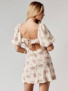 MISSGUIDED Vestido mini con inspiración vintage, mangas abullonadas, detalle de volante con lazo delantero y diseño de espalda abierta, perfecto para una fiesta de jardín de verano, té, boda de primavera como invitada