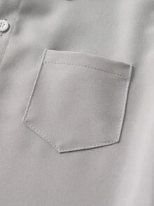 SHEIN 小男孩休闲纯色长袖衬衫，精致小logo装饰，搭配休闲裤，适合日常休闲装、旅行、聚会、度假和上学，适合春秋季节的百搭衬衫。 - 淺灰色 - 查看 5