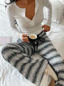 Aloruh Women's Vintage Striped Knit Low Waist Wide Leg Pants, Autumn/Winter - Black and White - View 3