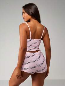 Missguided x Playboy Conjunto de dos piezas con estampado de logo de conejo en todo el diseño, incluyendo top tipo camiseta ajustada y shorts de tiro alto para mujer, ideal para fiestas de verano y clubes - Multicolor - Ver 2