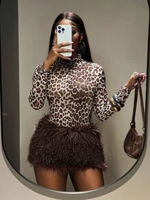 Slaydiva 2025春夏新款波西米亚音乐节乡村风洋气海边度假休闲前卫派对可爱甜美千禧Y2K性感辣妹毛绒领长袖修身豹纹棕色网眼面料T恤+棕色毛绒面料迷你裙包臀裙女士两件套-B - 棕色 - 查看 1