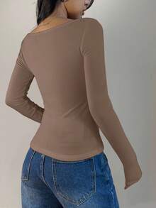 SHEIN BASICS 女士休闲纯色针织圆领长袖修身T恤，升级保暖面料，保暖内衬轻薄不臃肿，秋冬季修身弹力打底衫，棕色上衣 - 咖啡棕 - 查看 2