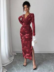 Elenzga 女式弹力网眼花卉图案连衣裙，别致而女性化的设计，交叉扭纹 V 领，紧身廓形和开衩，适合日常、通勤、约会、派对和聚会 - 酒紅色 - 查看 7