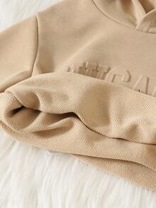 SHEIN 男婴休闲学院风舒适时尚简约实用柔软透气 3D 压花连帽衫，适合日常穿着、上学、户外、运动、春夏季