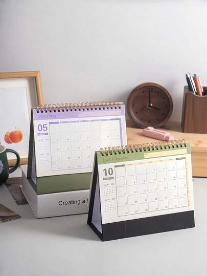 Calendario da scrivania semplice, da ottobre 2025 a dicembre 2026, adatto per ufficio e scuola, calendario da scrivania con pagine girevoli in posizione verticale, utilizzato per pianificazione, organizzazione e programmazione quotidiana, disponibile in più colori - Programma giornaliero per studenti, accessori e decorazioni per ufficio semplici, forniture scolastiche, ritorno a scuola.