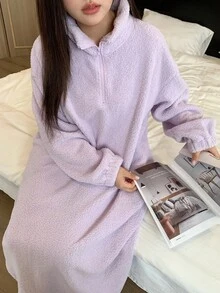 Dazy Plus Vestido de dormir de manga larga con cremallera media, de ajuste holgado y forrado térmico, en un lindo y suave color morado, adecuado para otoño/invierno, atuendo acogedor y esponjoso