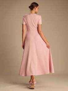 Enchnt 这款浪漫粉色短袖连衣裙，饰以精致的珍珠、水钻和蝴蝶结，是秋冬季节的理想之选。它时尚优雅，适合派对、约会、节日、毕业典礼、婚礼宾客、办公场合、郊游、万圣节、圣诞节等各种场合。它是女士秋季连衣裙、秋季服装、秋季套装、嘉年华、新年庆祝活动和其他节日的理想选择。 - 粉色 - 查看 8