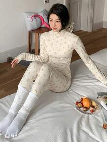 DAZY 碎花图案磨毛高领修身女士睡衣套装，秋冬服装 - 米色 - 查看 5