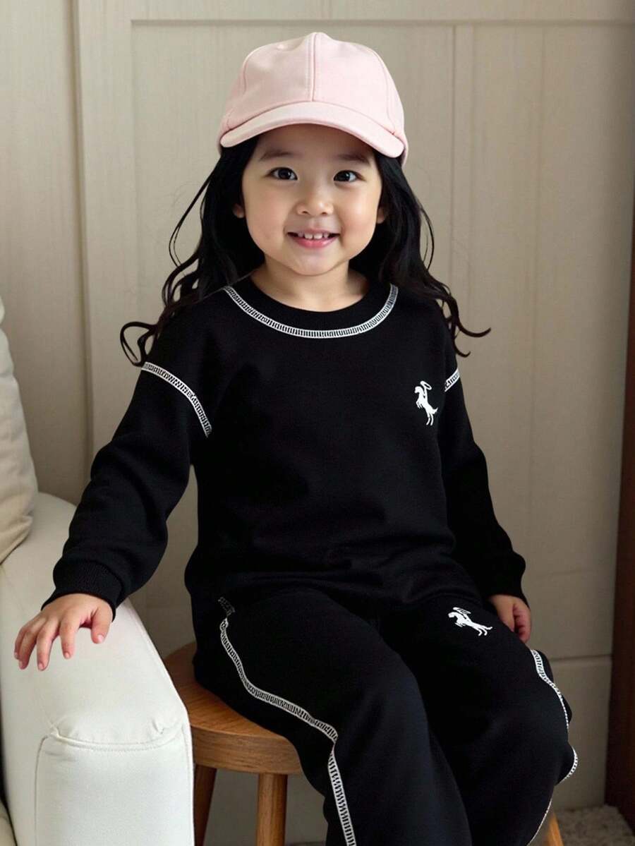 SHEIN 2件套女童黑色刺绣长袖圆领卫衣套装,卡通可爱儿童服装,秋冬款 - 黑色 - 查看 1
