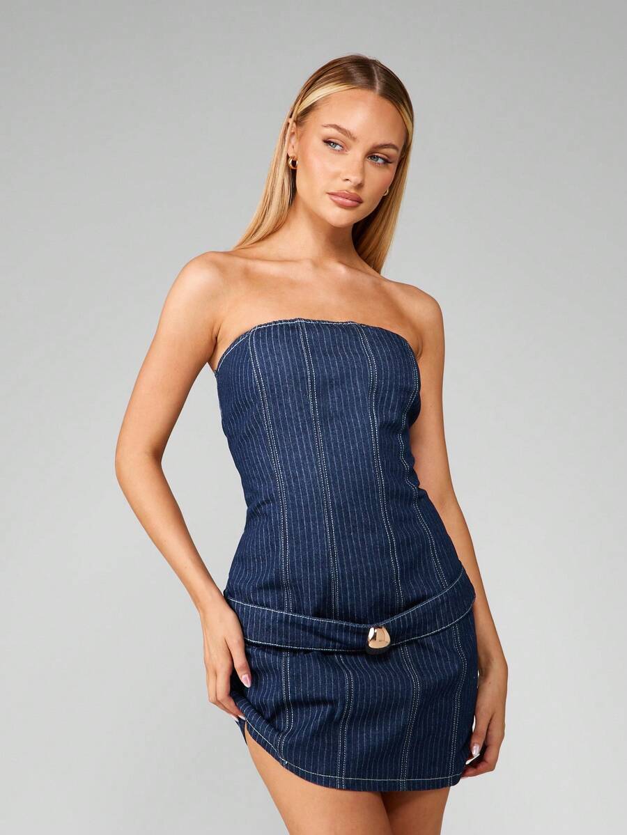 MISSGUIDED 细条纹牛仔迷你连衣裙 抹胸款式 无肩带 Y2K 时尚 金色金属腰带细节 派对俱乐部夜生活 - 藍色 - 查看 1