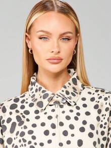 MISSGUIDED 达尔马提亚印花牛仔飞行员夹克，全长拉链和泡泡袖，秋冬时尚单品，抽象动物图案外套 - 彩色 - 查看 4