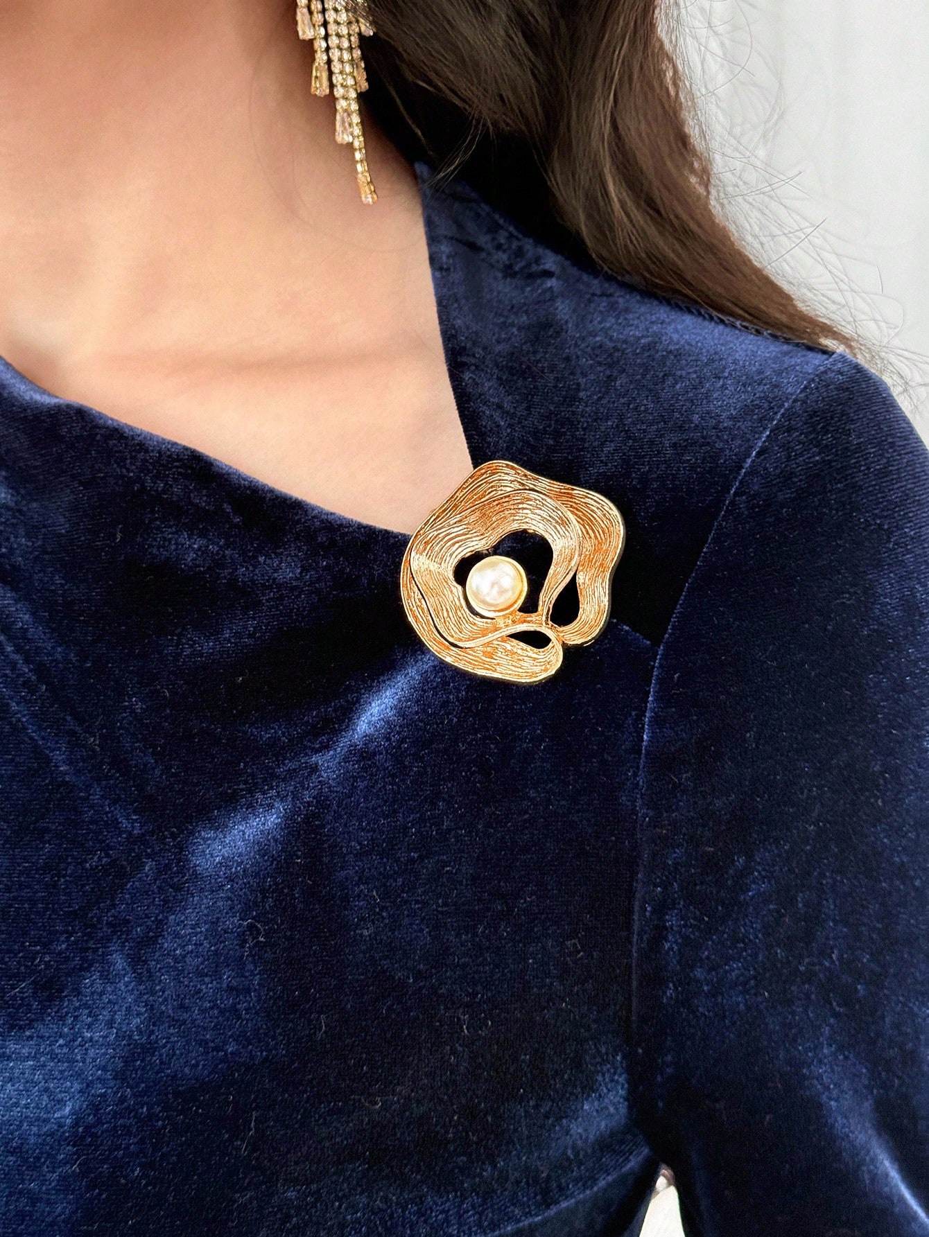 Feyla فستان أنيق مصمم بخصر ضيق مرتفع من الحرير الأ...