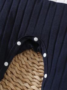 SHEIN Bộ đồ liền thân dệt kim sọc nhiều màu giản dị cho bé trai sơ sinh, dài tay, cổ tròn, cài nút, vừa vặn thoải mái, thích hợp mặc trong nhà và ngoài trời, từ 0-9 tháng - Nhiều màu - Xem 4