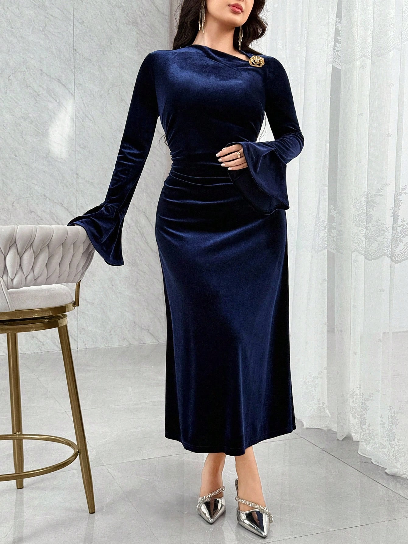 Feyla فستان أنيق مصمم بخصر ضيق مرتفع من الحرير الأ...