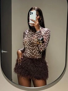 Slaydiva 2025春夏新款波西米亚音乐节乡村风洋气海边度假休闲前卫派对可爱甜美千禧Y2K性感辣妹毛绒领长袖修身豹纹棕色网眼面料T恤+棕色毛绒面料迷你裙包臀裙女士两件套-B - 棕色 - 查看 3