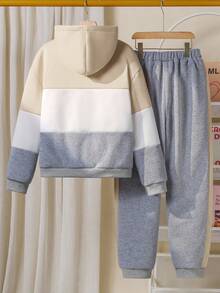 SHEIN 2 件套青少年女孩时尚休闲运动印花棒球夹克 + 撞色运动裤套装，带口袋的拉链夹克，适合日常运动、上学、通勤 - 杏色 - 查看 2