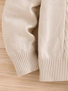 SHEIN 适合通勤上学的年轻男孩休闲学院风V领长袖针织毛衣。女孩秋冬装