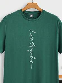 Manfinity Homme Handgeschriebene Schrift Lässig Muster Herren Standard Größe olivgrünes Kurzarm T-Shirt und schwarze Shorts Set