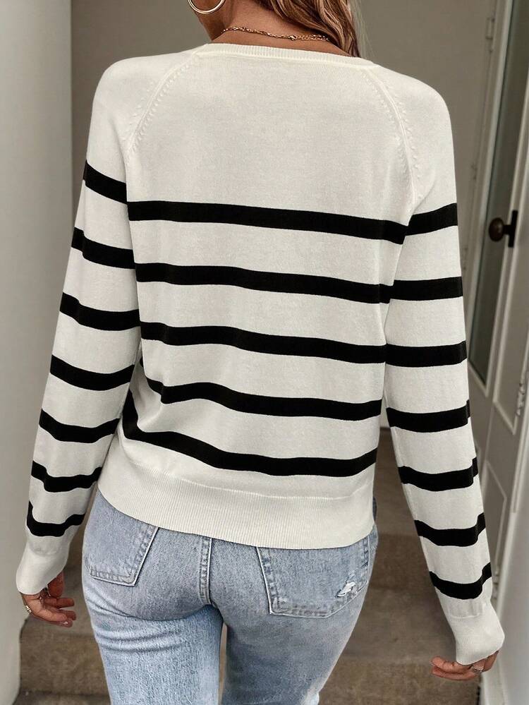 Casual Black & White Striped Round Neck Raglan Sleeve Women Sweater In Fall/Winter
